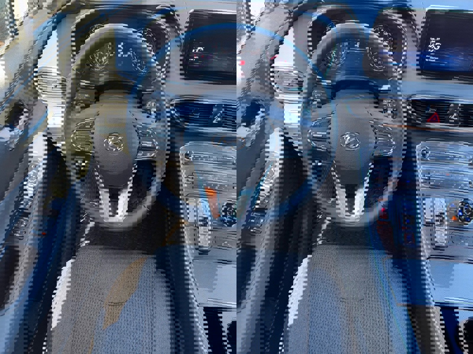 Used 2023 Hyundai Santa Fe SEL image 13