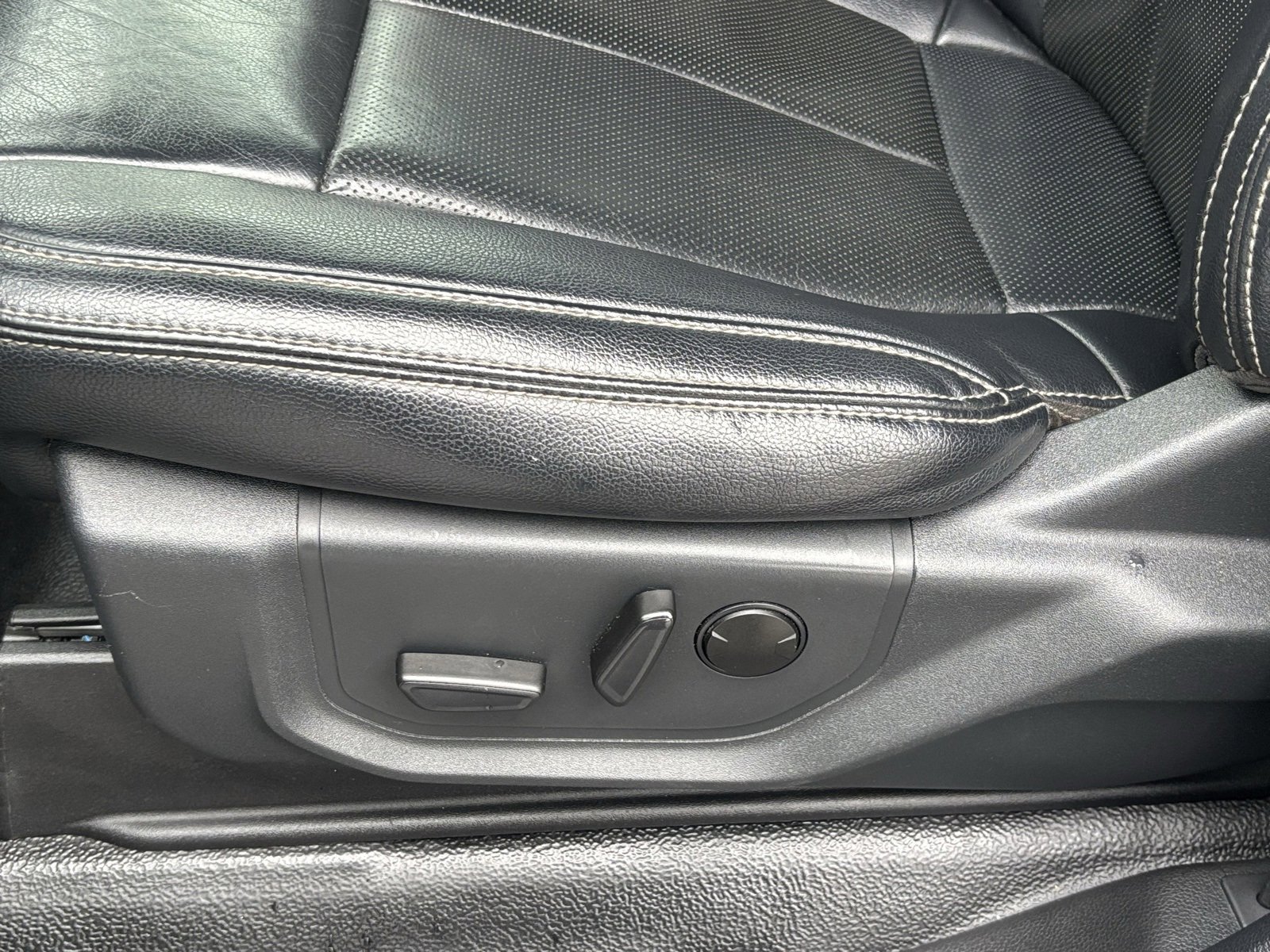 Used 2022 Ford F350 Lariat w/ Lariat Value Package image 15