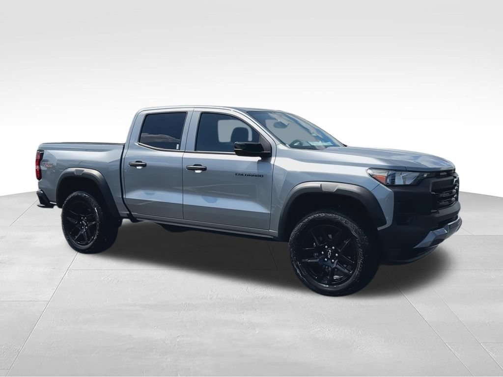 Used 2024 Chevrolet Colorado Trail Boss w/ Advanced Trailering Package AWD/4WD image 2