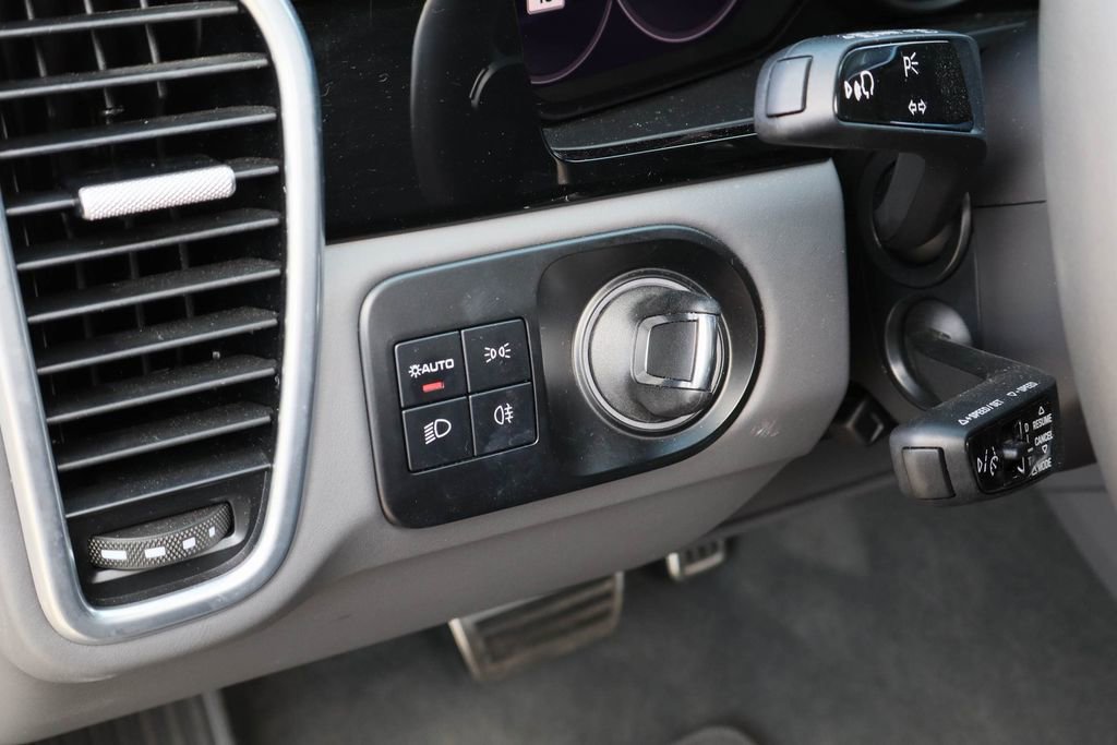 Used 2023 Porsche Cayenne GTS image 12