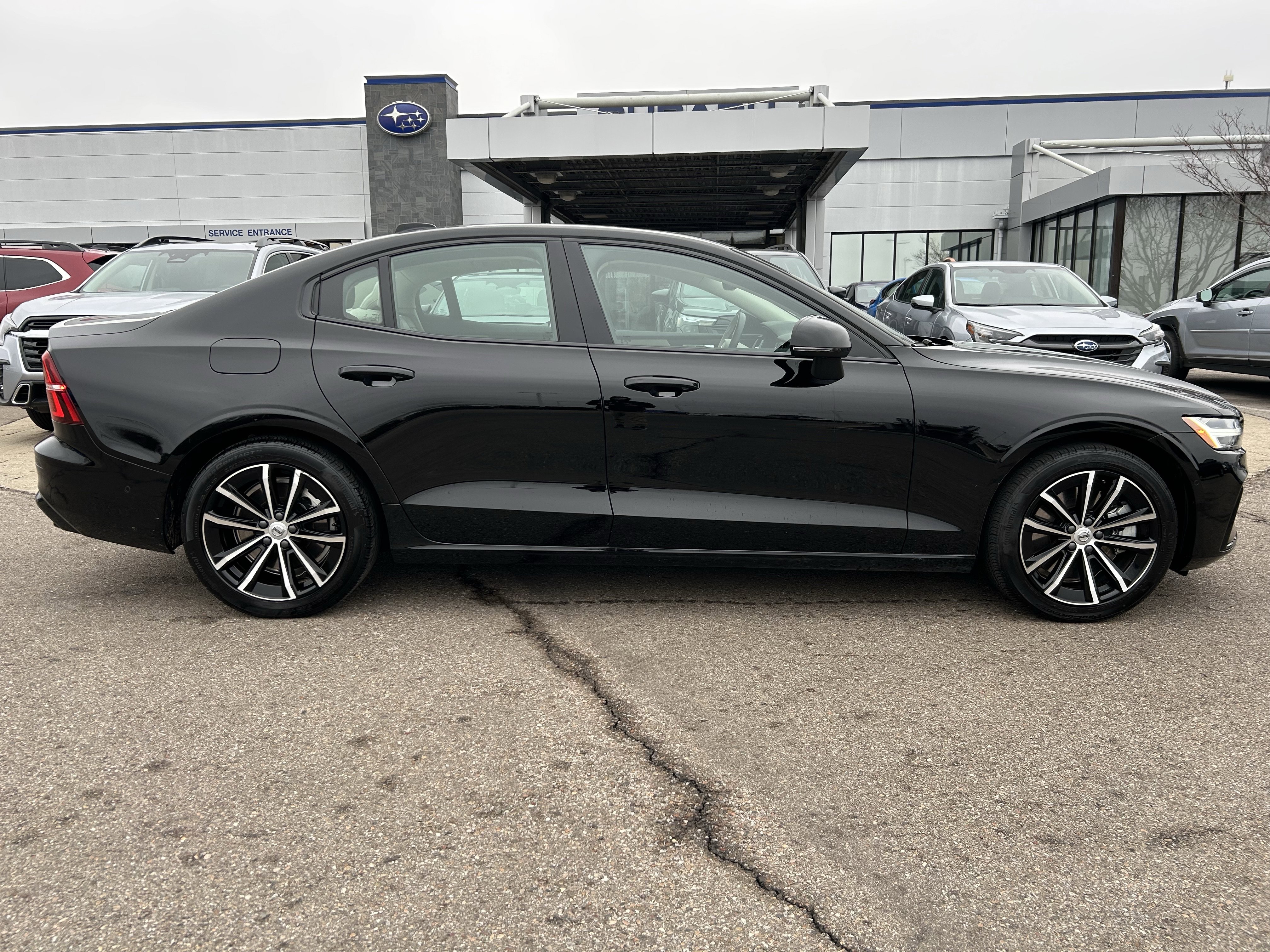 Used 2023 Volvo S60 T8 Plus image 8
