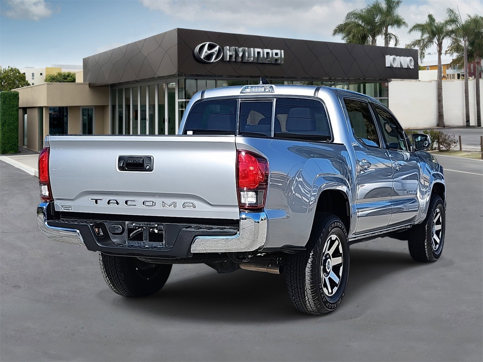 Used 2021 Toyota Tacoma SR5 image 3