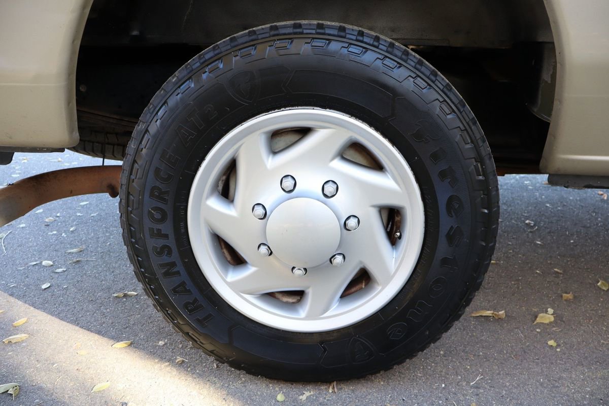 Used 2009 Ford E-350 and Econoline 350 Super Duty Wagon image 43