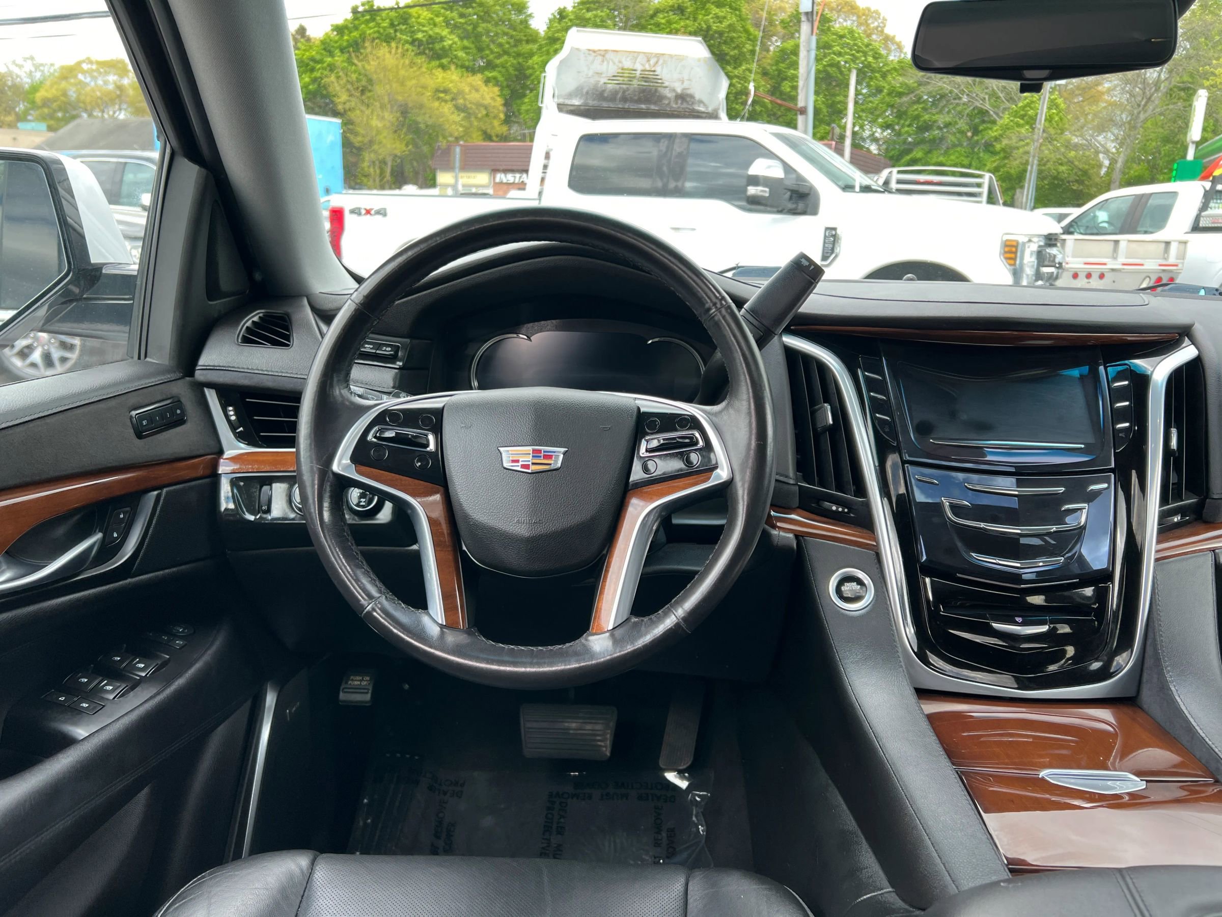 Used 2019 Cadillac Escalade ESV Luxury AWD/4WD image 9