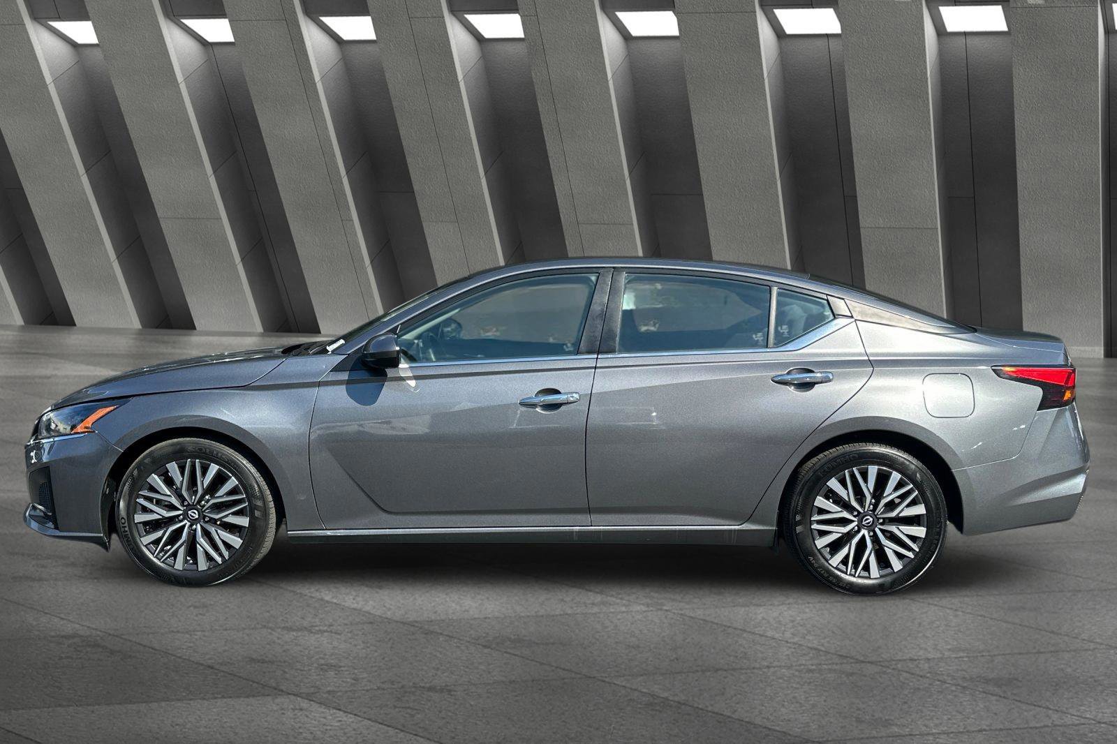 Used 2024 Nissan Altima 2.5 SV image 7