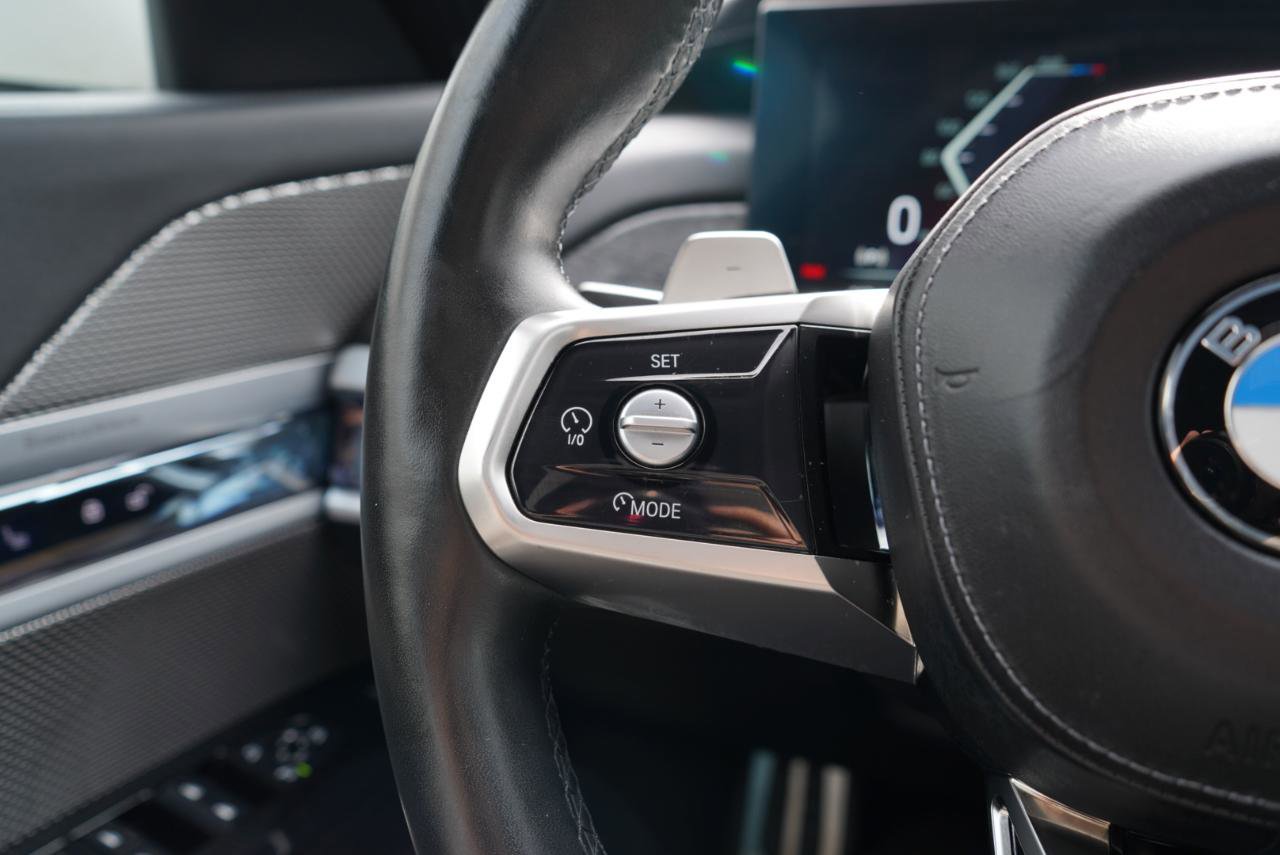 Used 2023 BMW 760i xDrive w/ Executive Package image 24