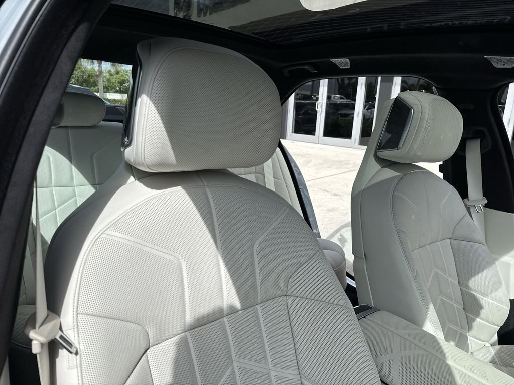 Used 2023 BMW 760i xDrive image 46