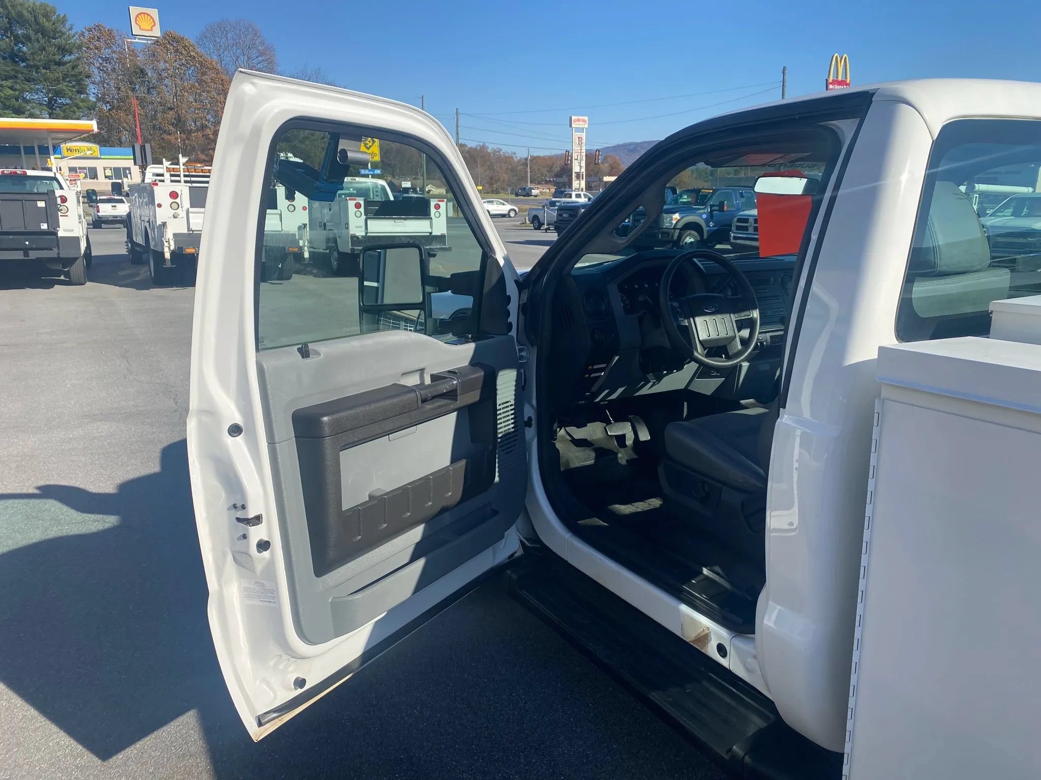 Used 2014 Ford F250 XL w/ Power Equipment Group RWD image 8