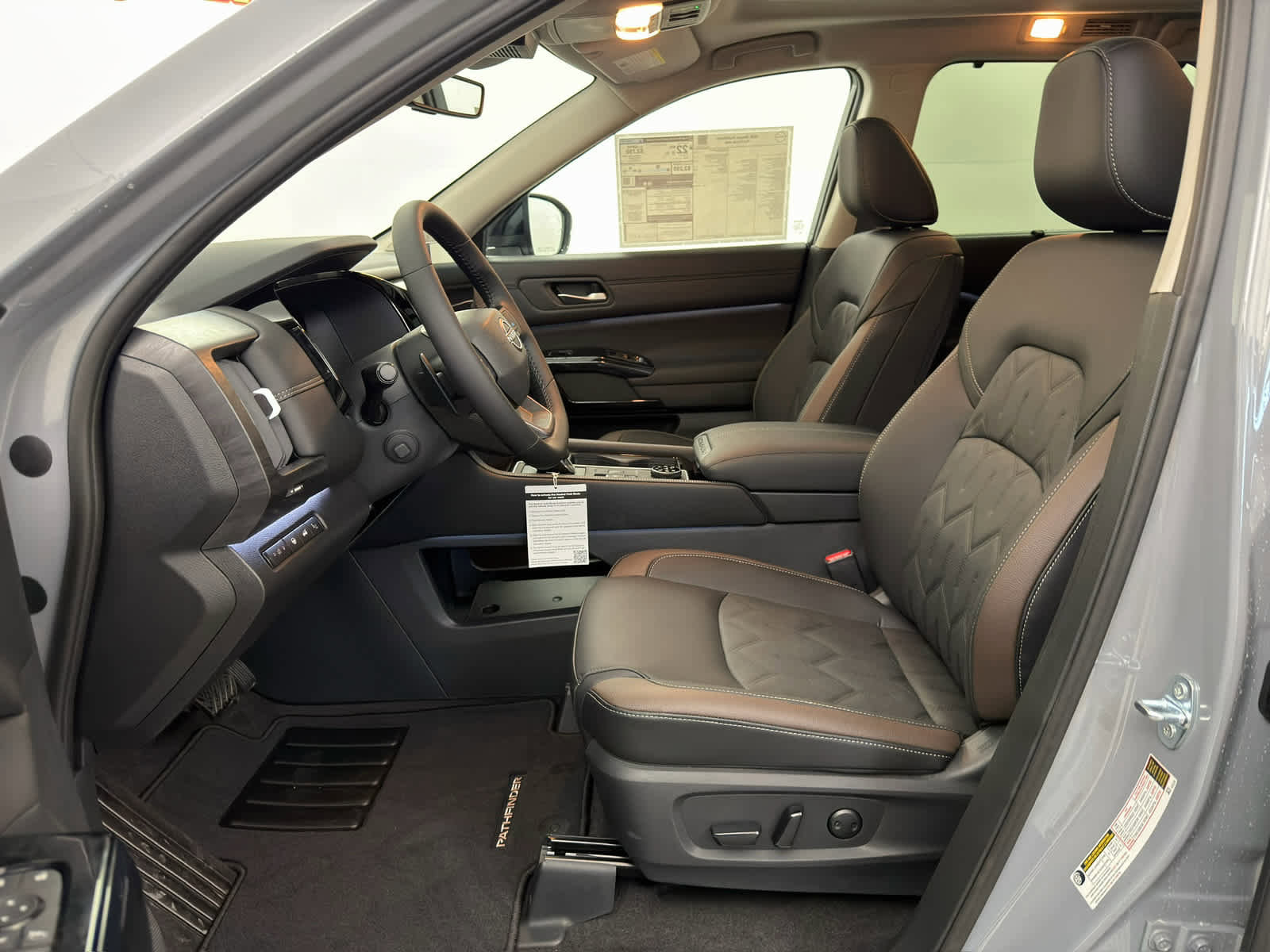 New 2026 Nissan Pathfinder Platinum image 14