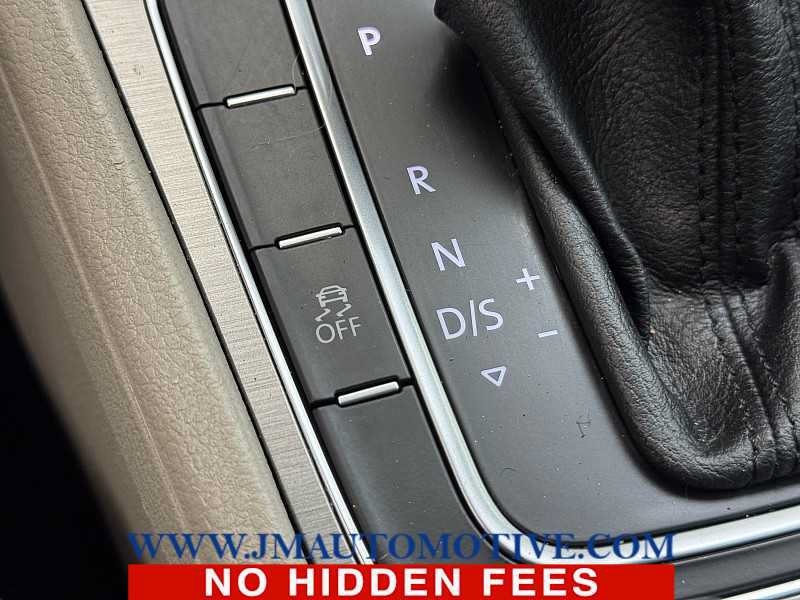 Used 2017 Volkswagen Golf S AWD/4WD image 32