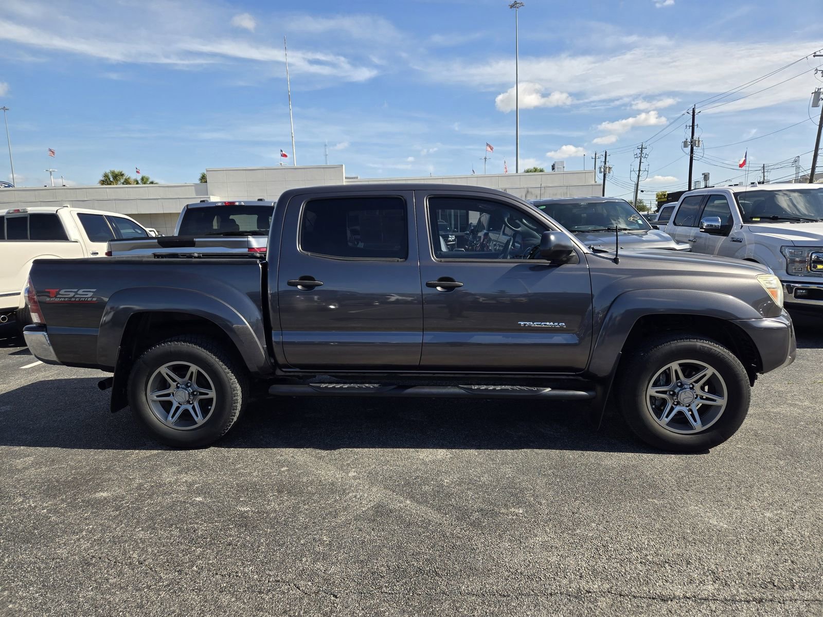 Used 2013 Toyota Tacoma 4x4 Double Cab w/ SR5 Pkg image 5