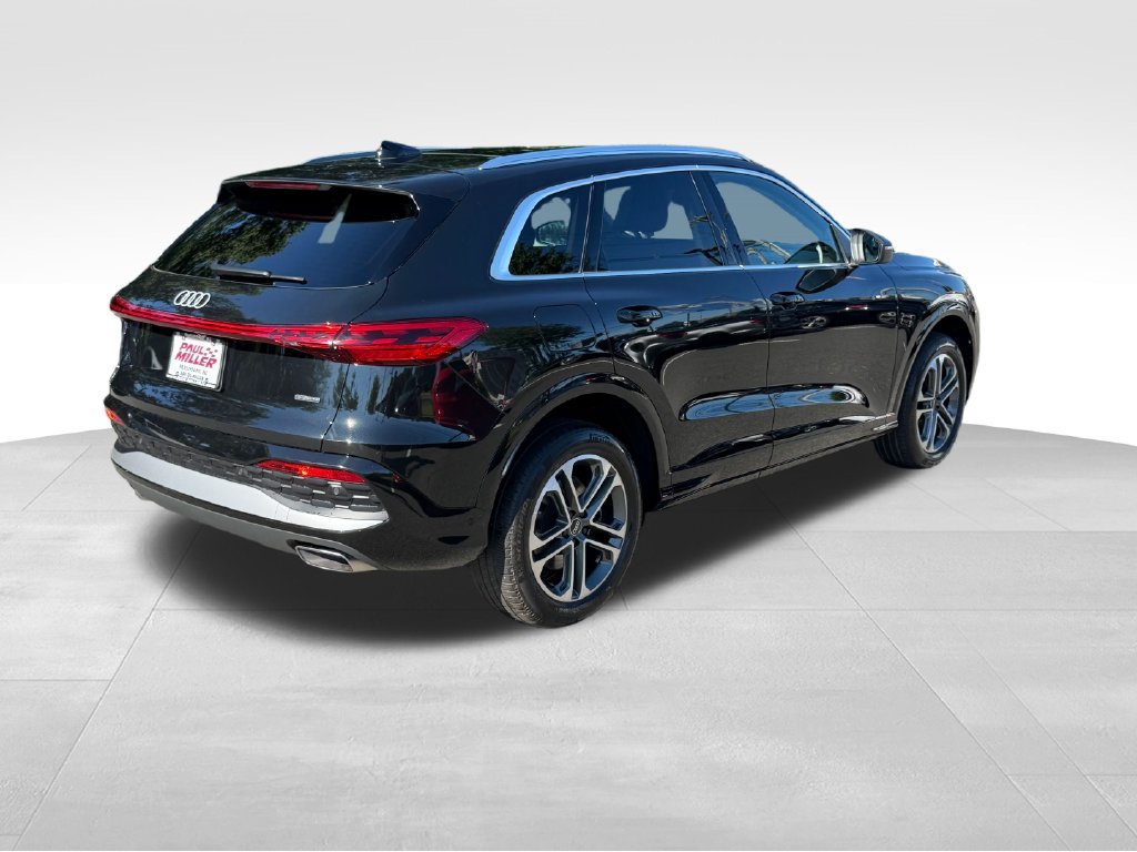 Certified 2025 Audi Q5 Premium w/ Convenience Package AWD/4WD image 9