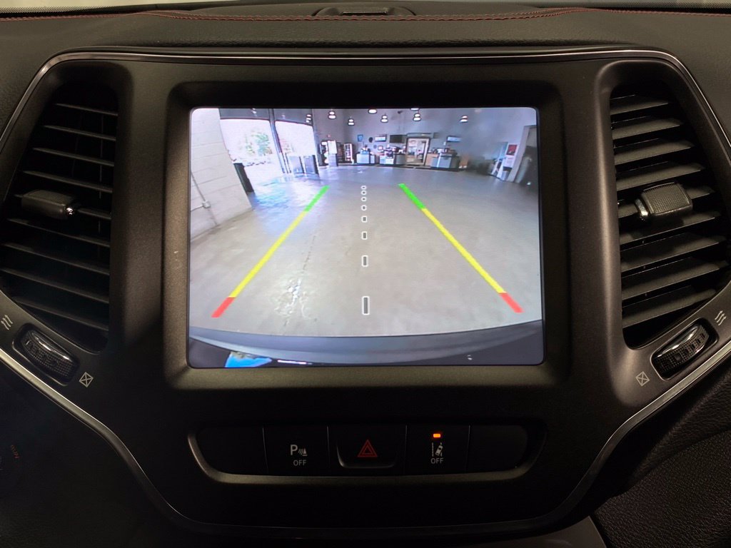 Used 2021 Jeep Cherokee Trailhawk AWD/4WD image 23