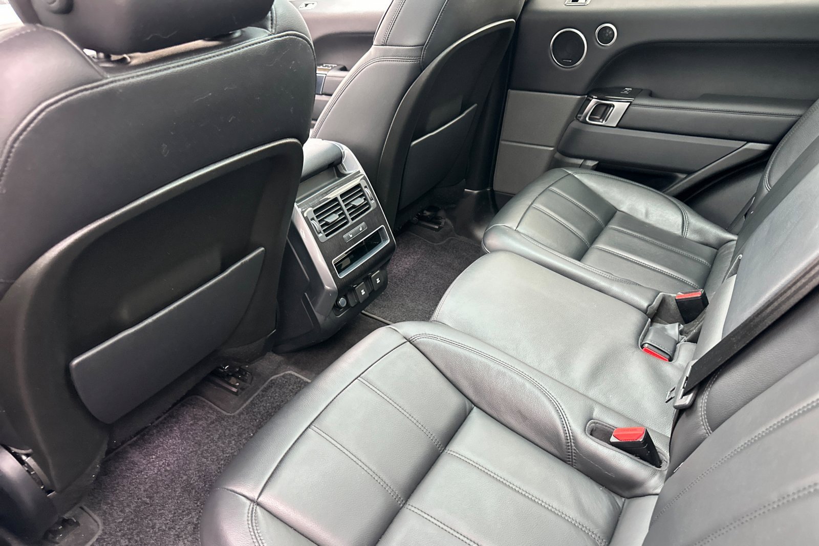 Used 2018 Land Rover Range Rover Sport SE image 12