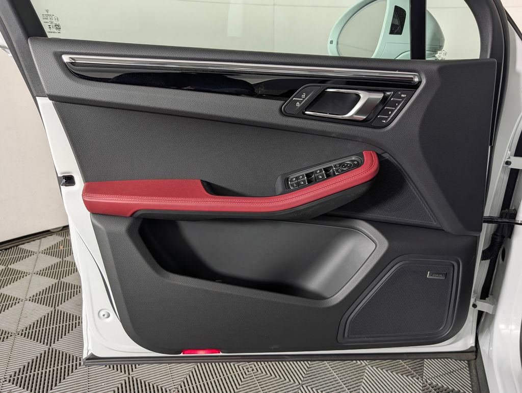 New 2026 Porsche Macan image 26