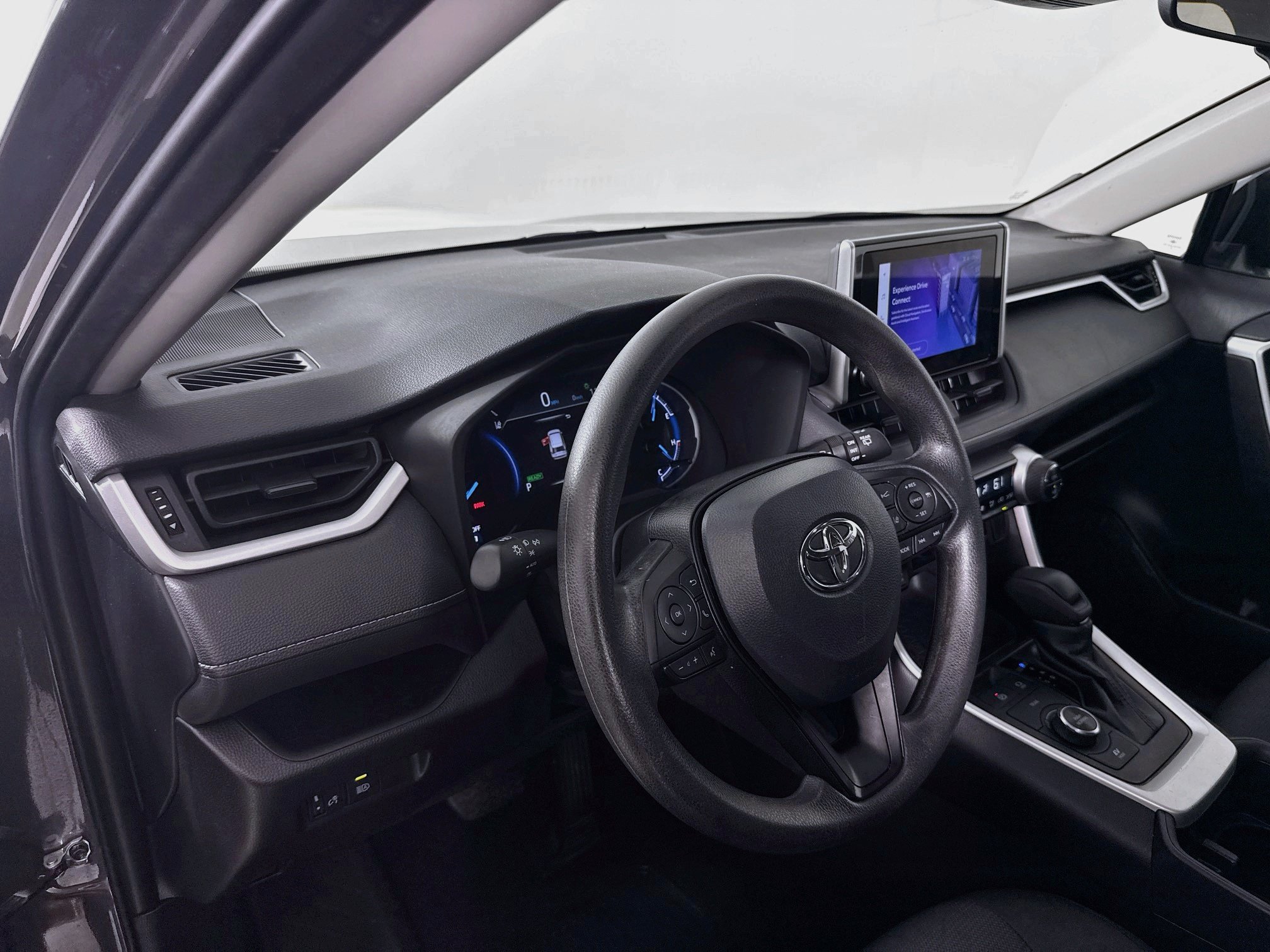 Used 2025 Toyota RAV4 XLE AWD/4WD image 9