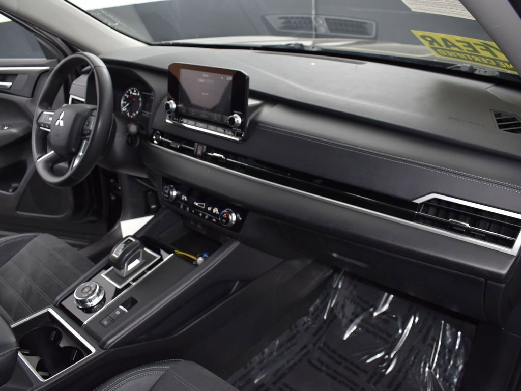 Used 2023 Mitsubishi Outlander SE image 35