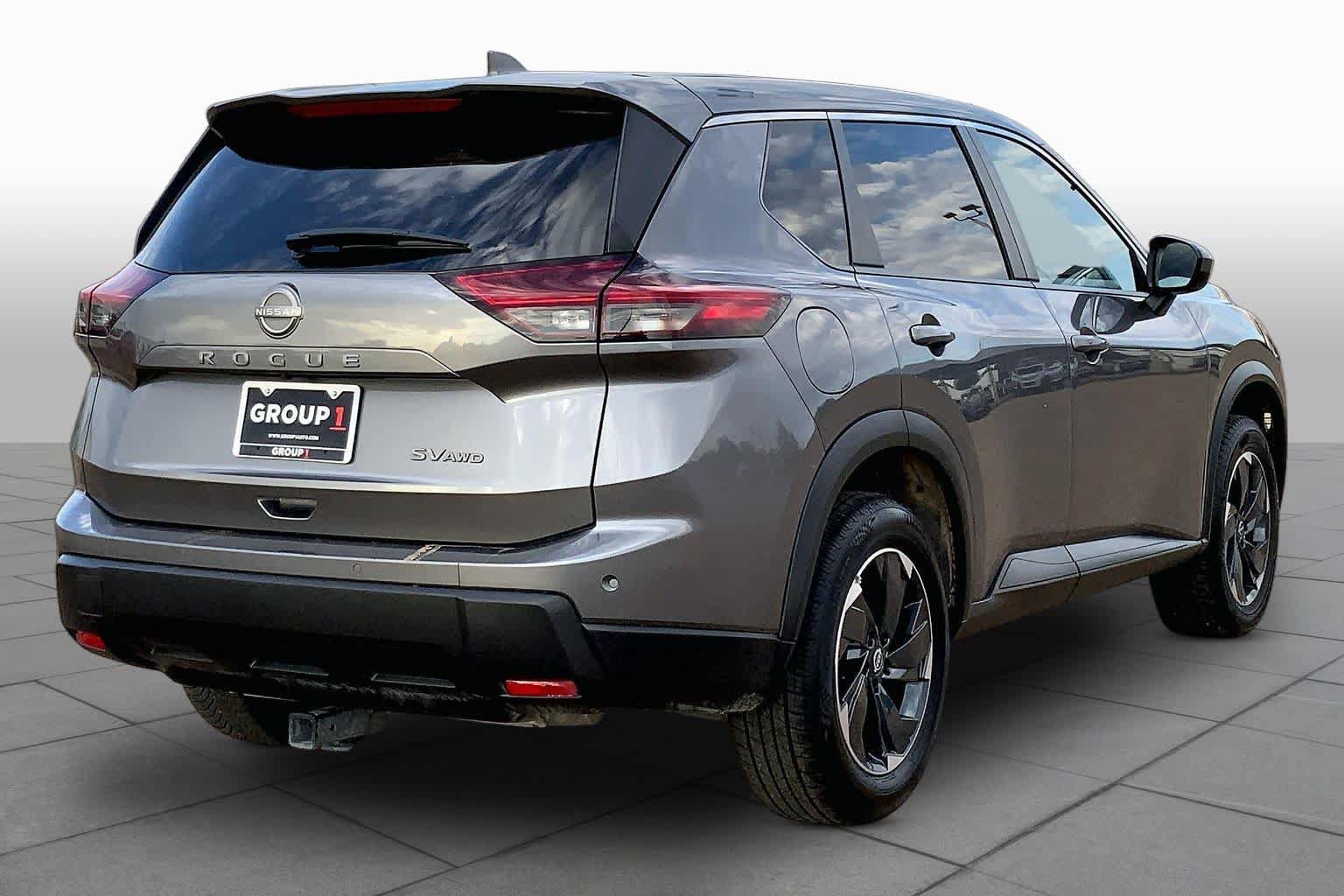 Used 2024 Nissan Rogue SV AWD/4WD image 12