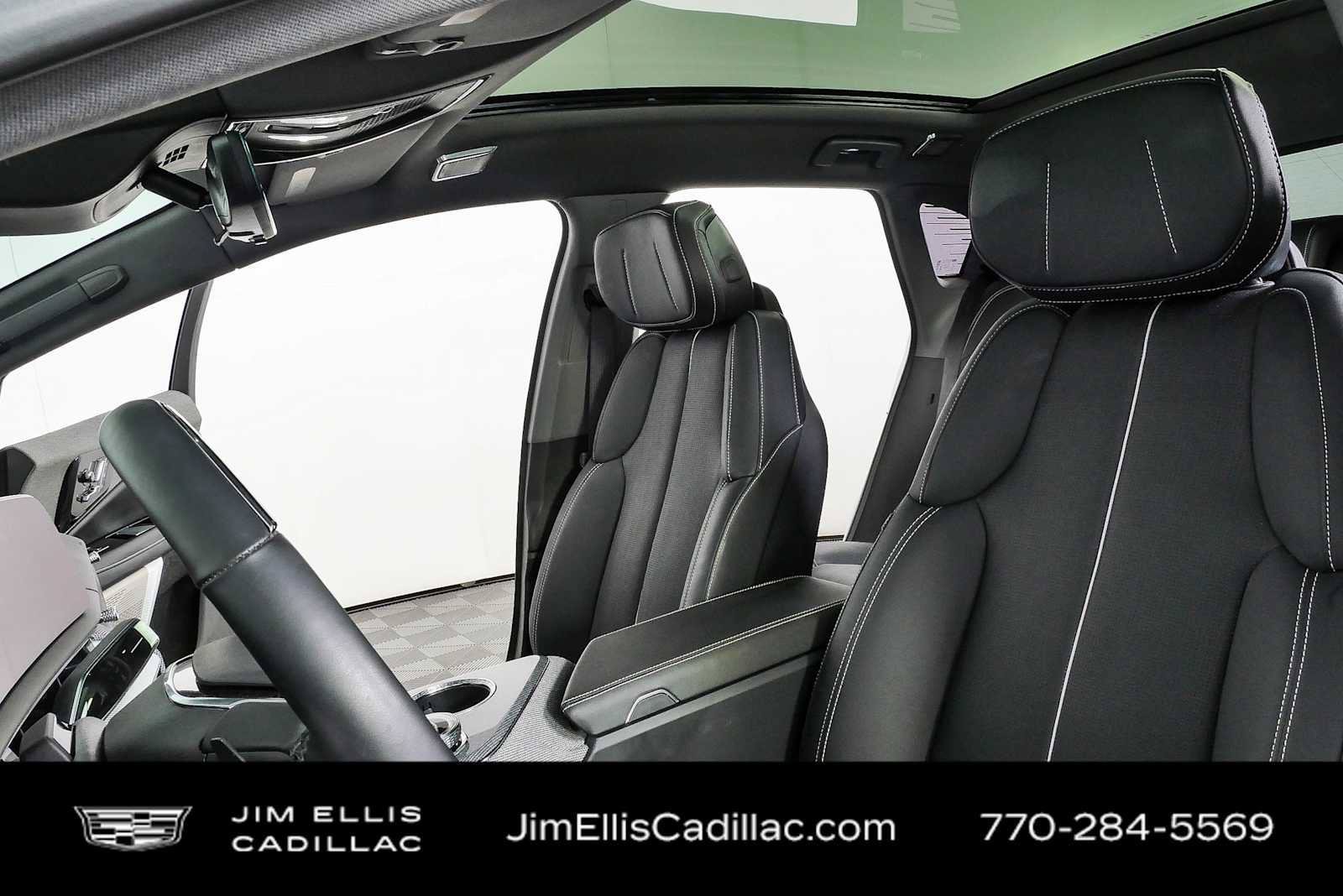 Certified 2025 Cadillac Optiq Luxury 2 w/ LPO, Floor Liner Package AWD/4WD image 5