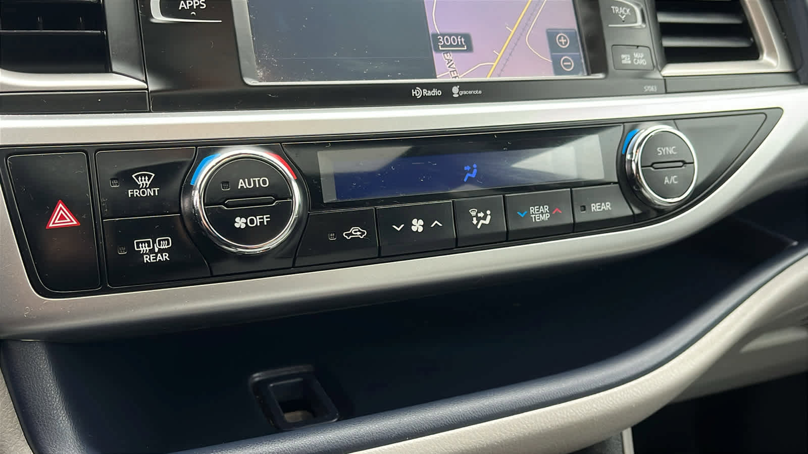 Used 2015 Toyota Highlander XLE AWD/4WD image 19