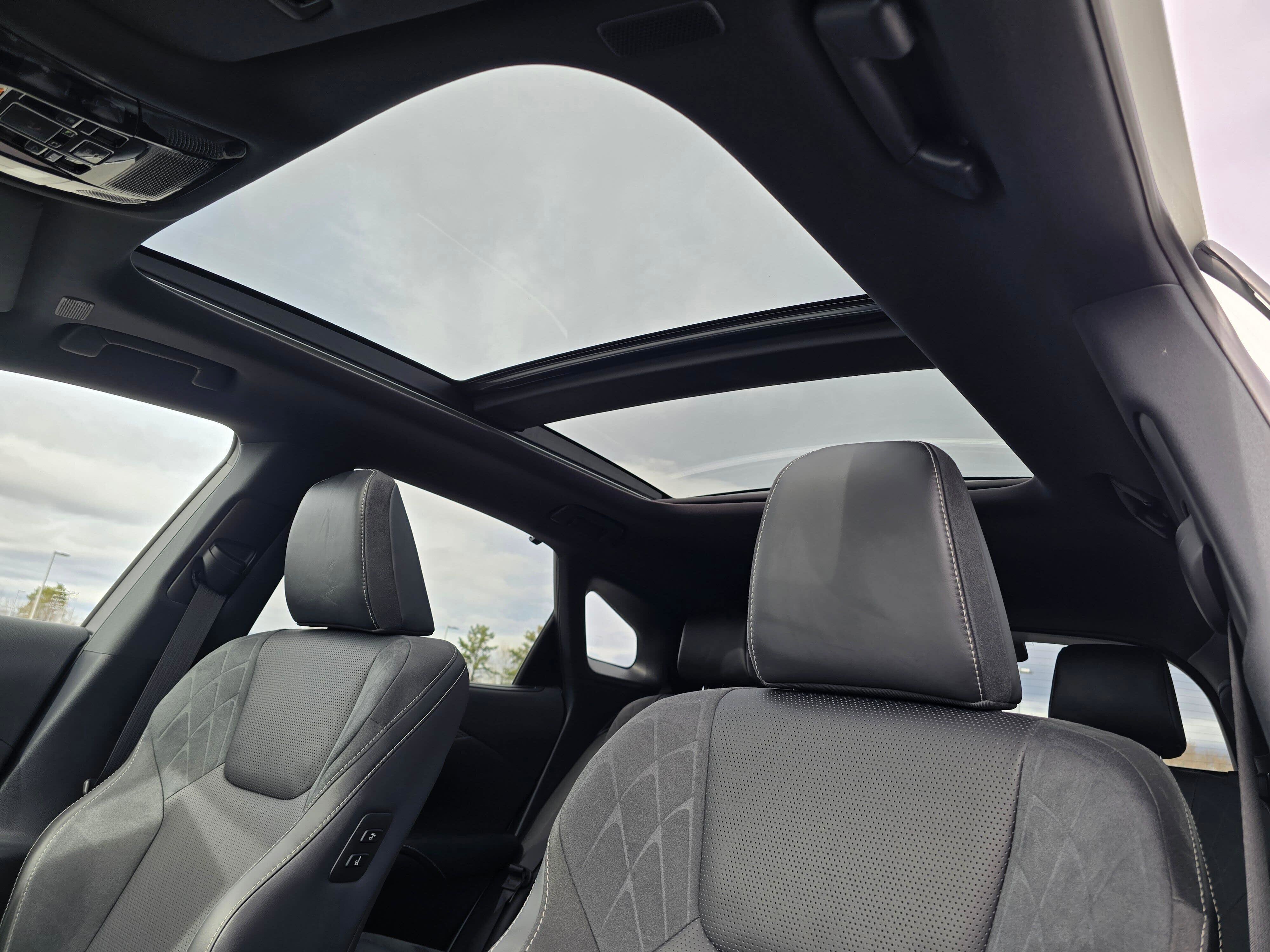 Used 2026 Lexus RX 450h Luxury w/ Convenience Package image 27