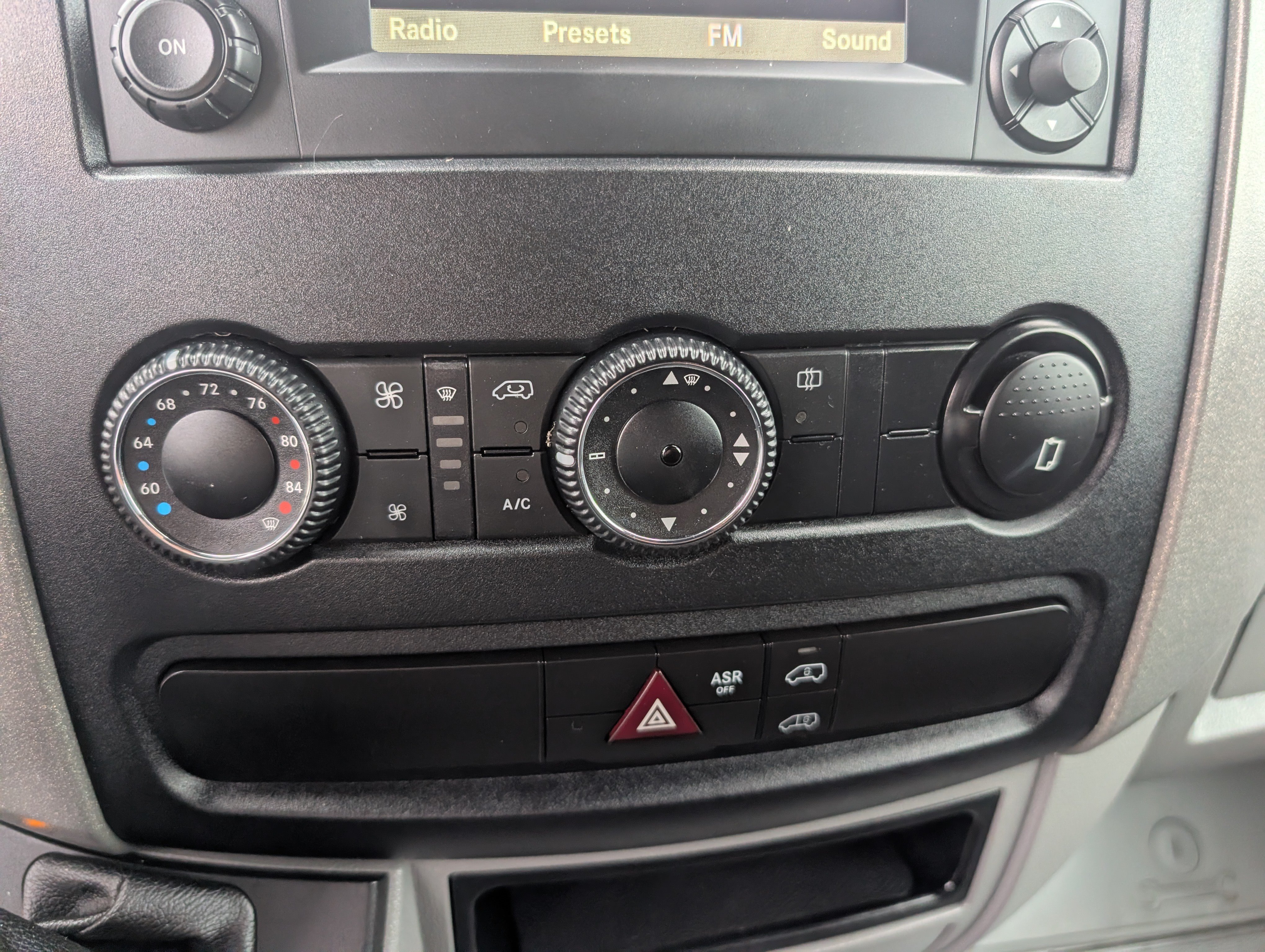 Used 2015 Freightliner Sprinter 2500 RWD image 18