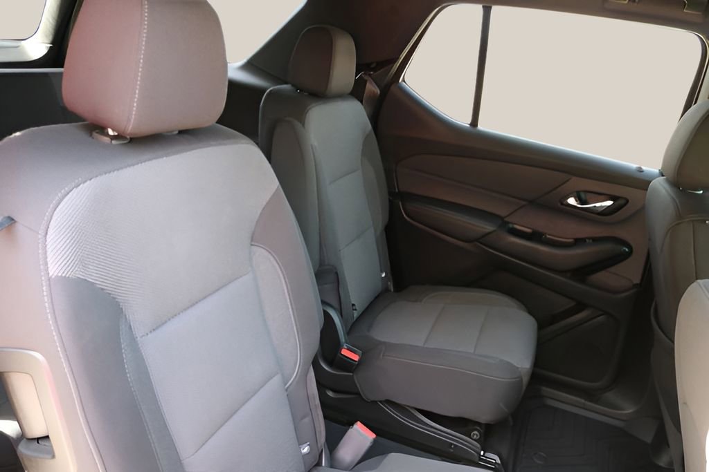 Used 2023 Chevrolet Traverse LT image 16