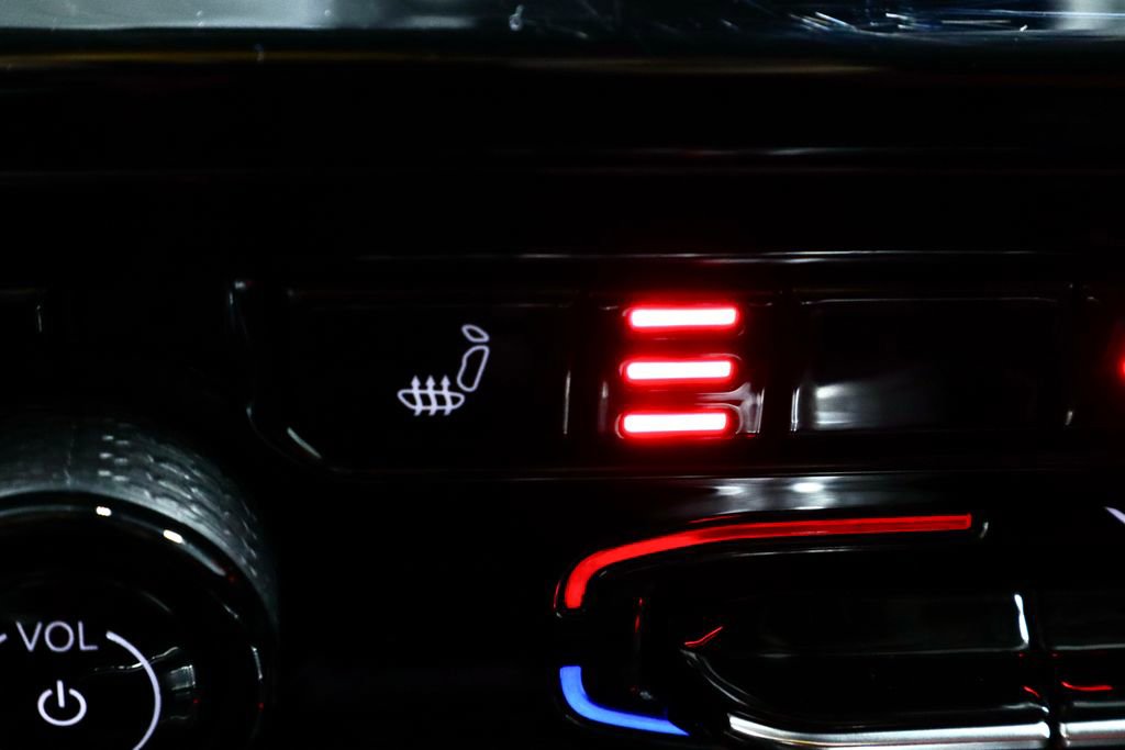 Used 2024 Jeep Grand Cherokee L Laredo w/ Luxury Tech Group I image 5