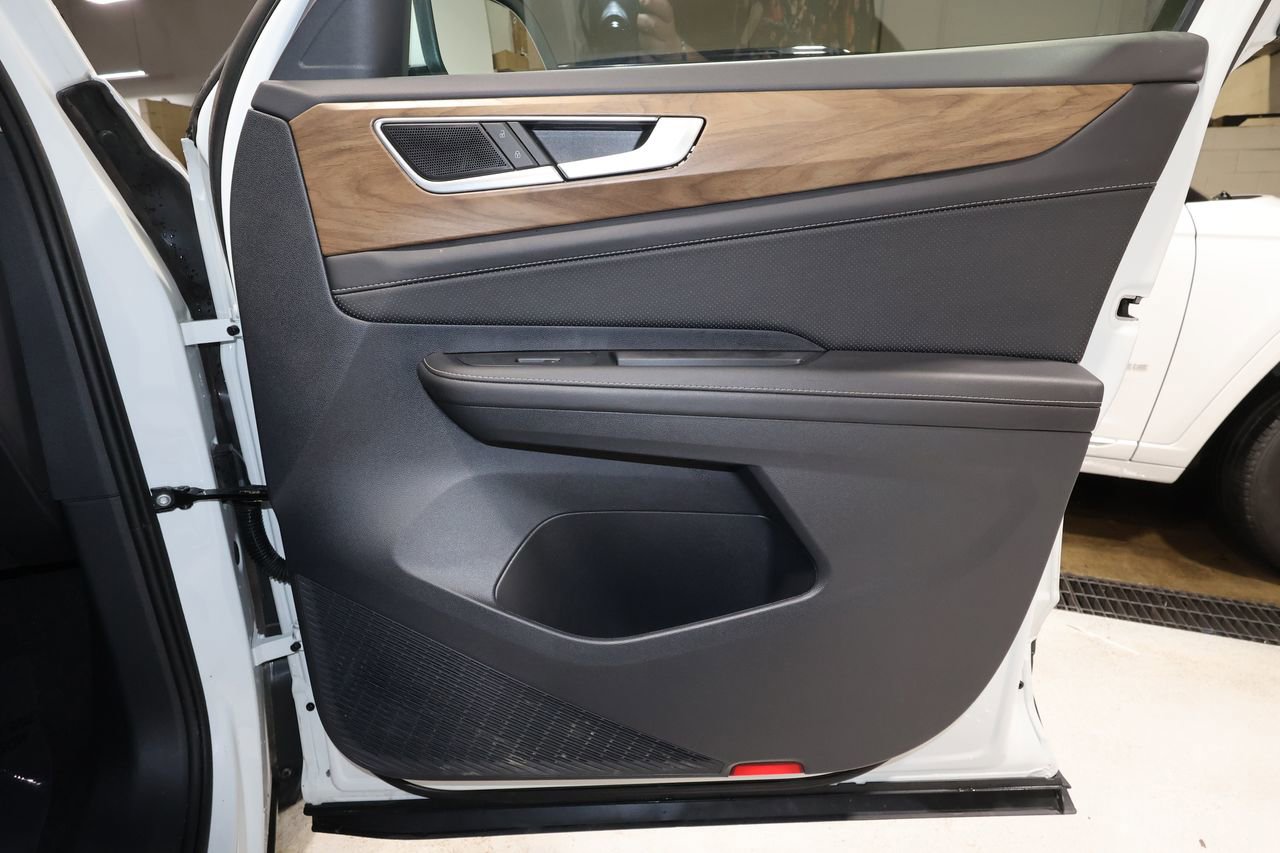 Used 2025 Volkswagen Atlas SE FWD image 18
