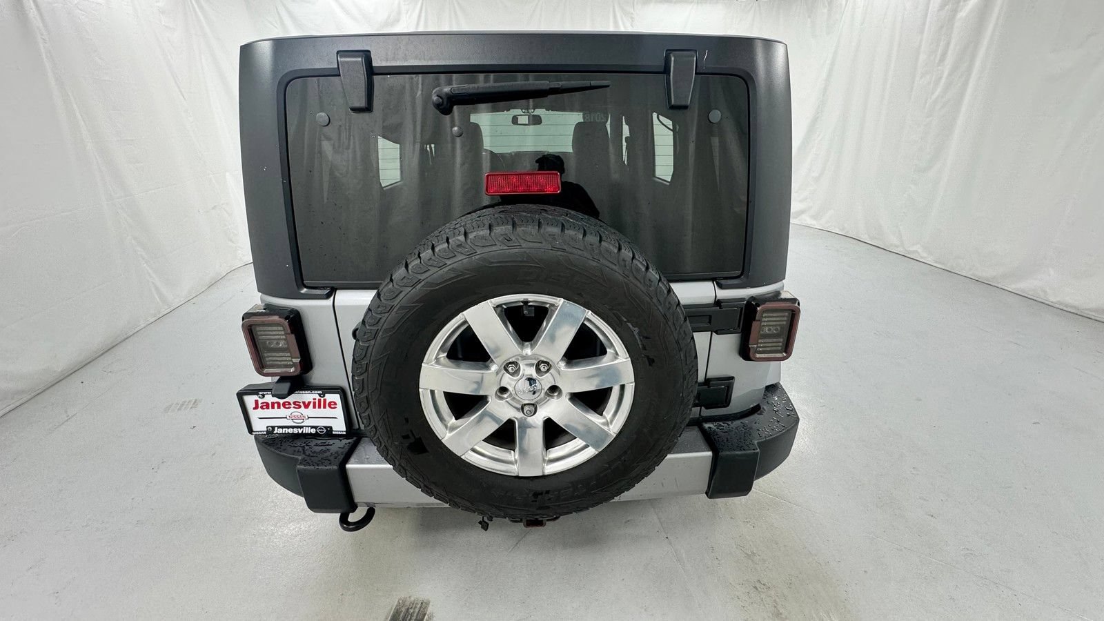 Used 2018 Jeep Wrangler Unlimited Sahara w/ Connectivity Group AWD/4WD image 4
