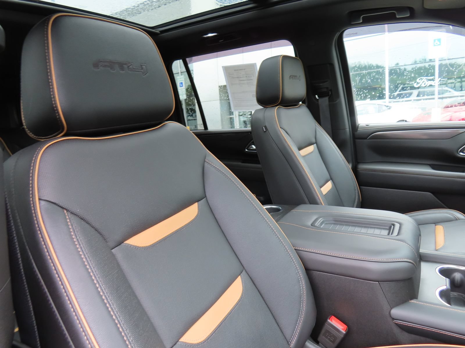 Used 2024 GMC Yukon XL AT4 w/ AT4 Premium Package AWD/4WD image 39