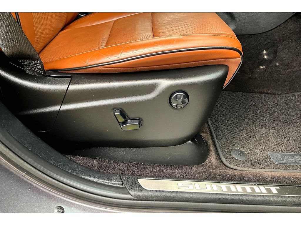 Used 2016 Jeep Grand Cherokee Summit AWD/4WD image 51
