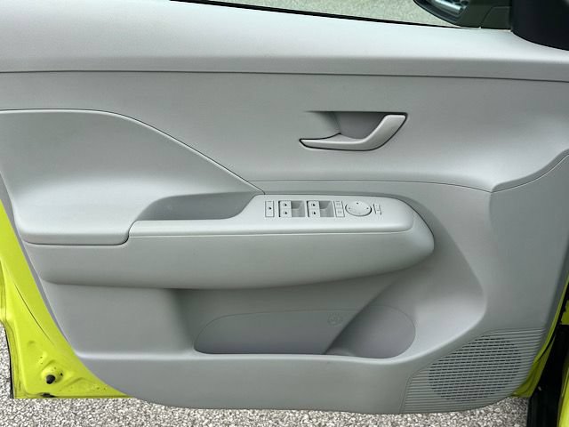 Used 2024 Hyundai Kona SEL AWD/4WD image 16