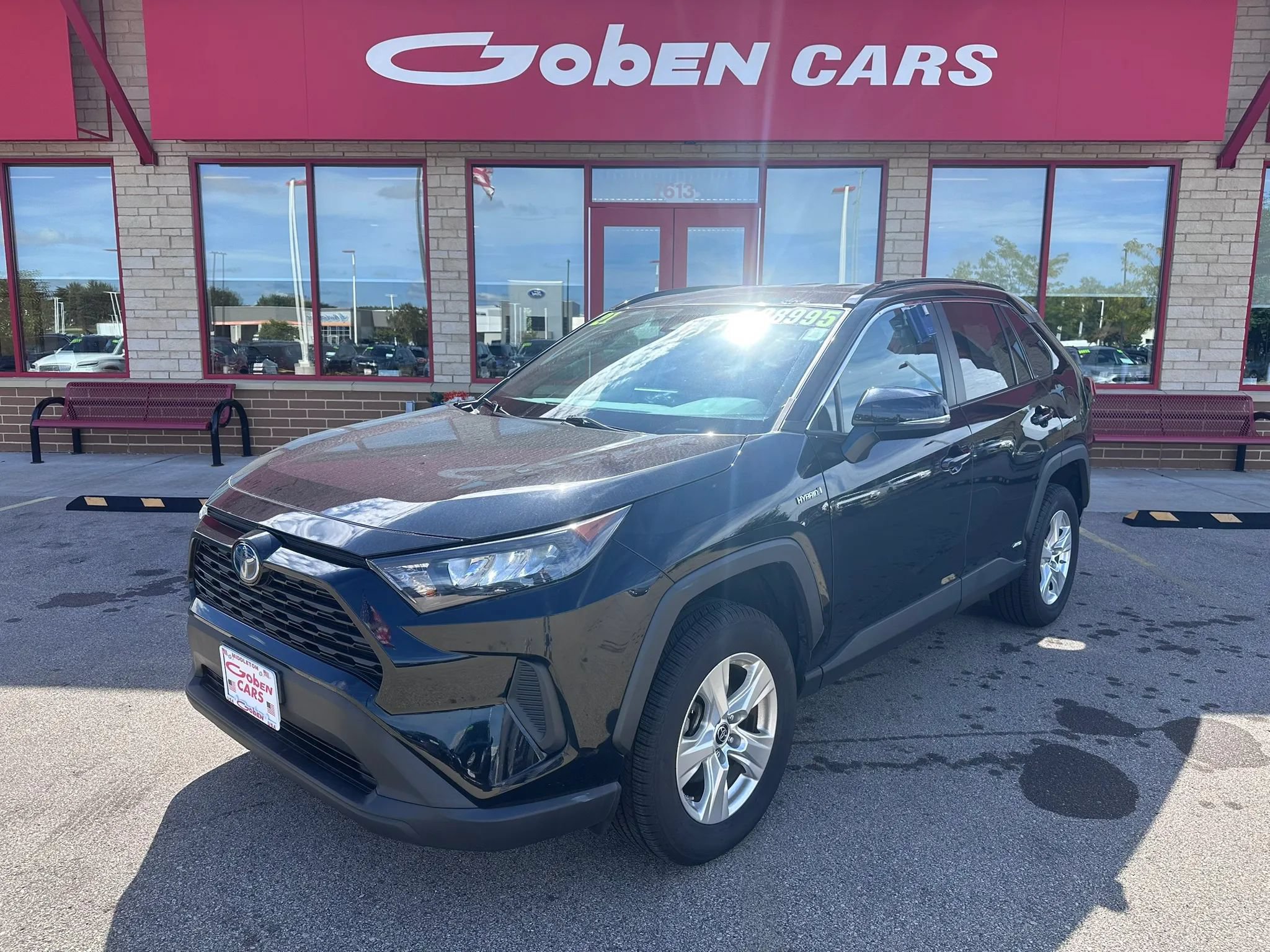 Used 2021 Toyota RAV4 LE AWD/4WD image 1