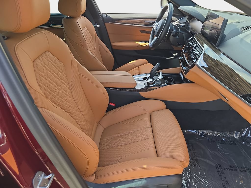 Used 2023 BMW 540i w/ Executive Package RWD image 12