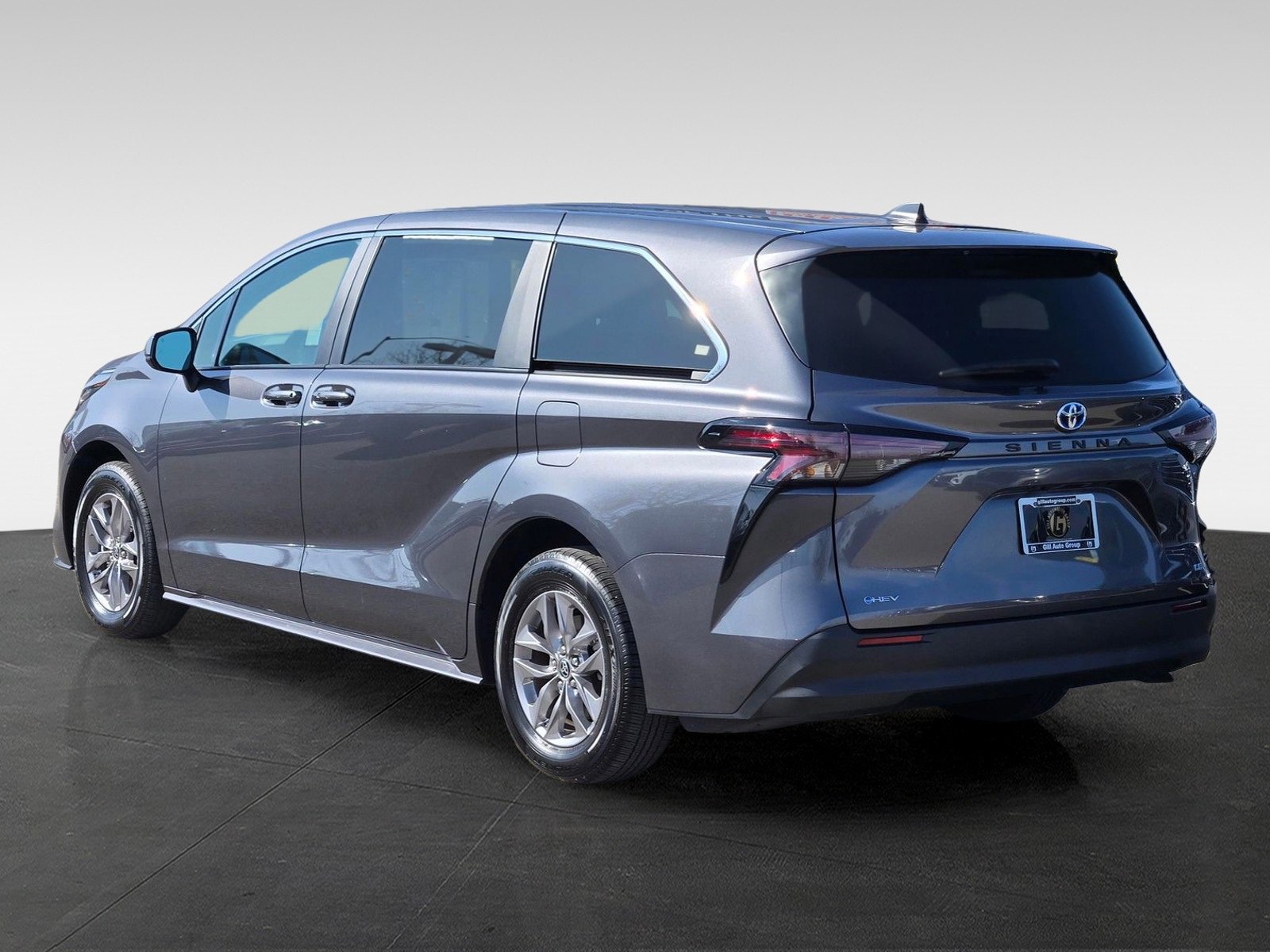 Used 2025 Toyota Sienna LE image 6