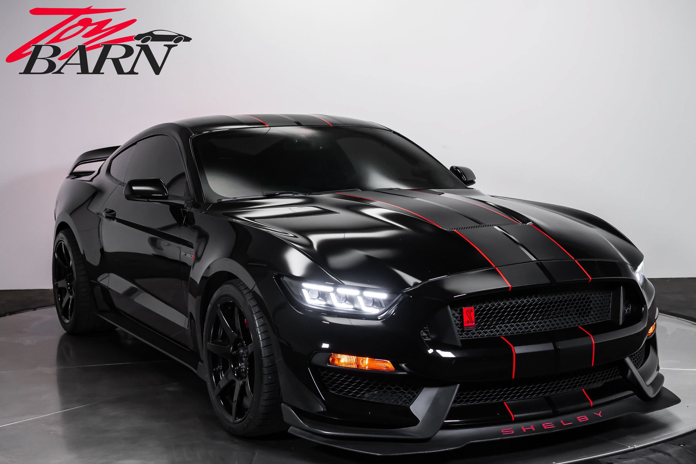 Used 2017 Ford Mustang Shelby GT350R w/ GT350R Equipment Group 920A RWD image 7