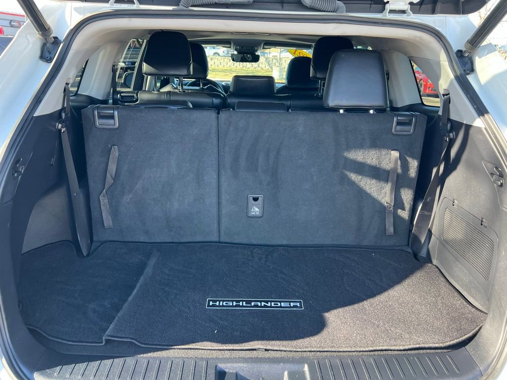 Used 2021 Toyota Highlander XLE image 23