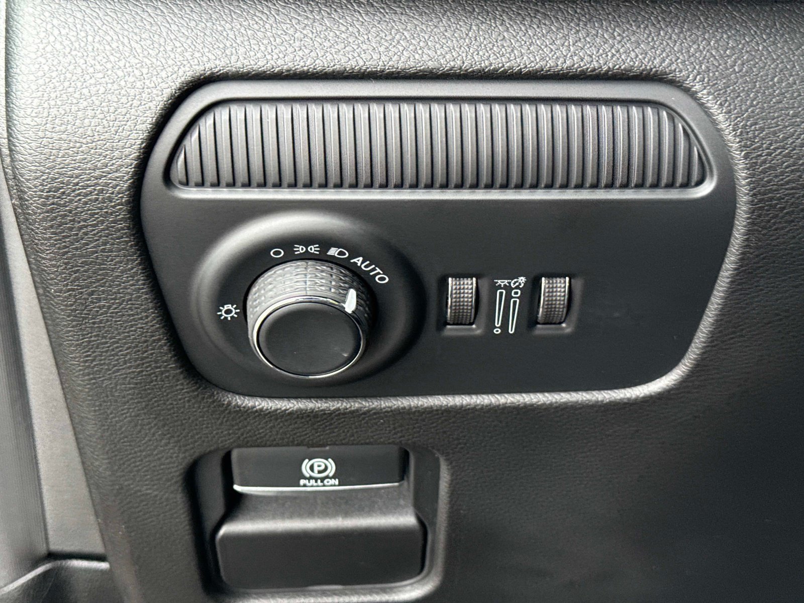 Used 2026 Jeep Grand Wagoneer L Limited w/ 8-Passenger Seating Package AWD/4WD image 33