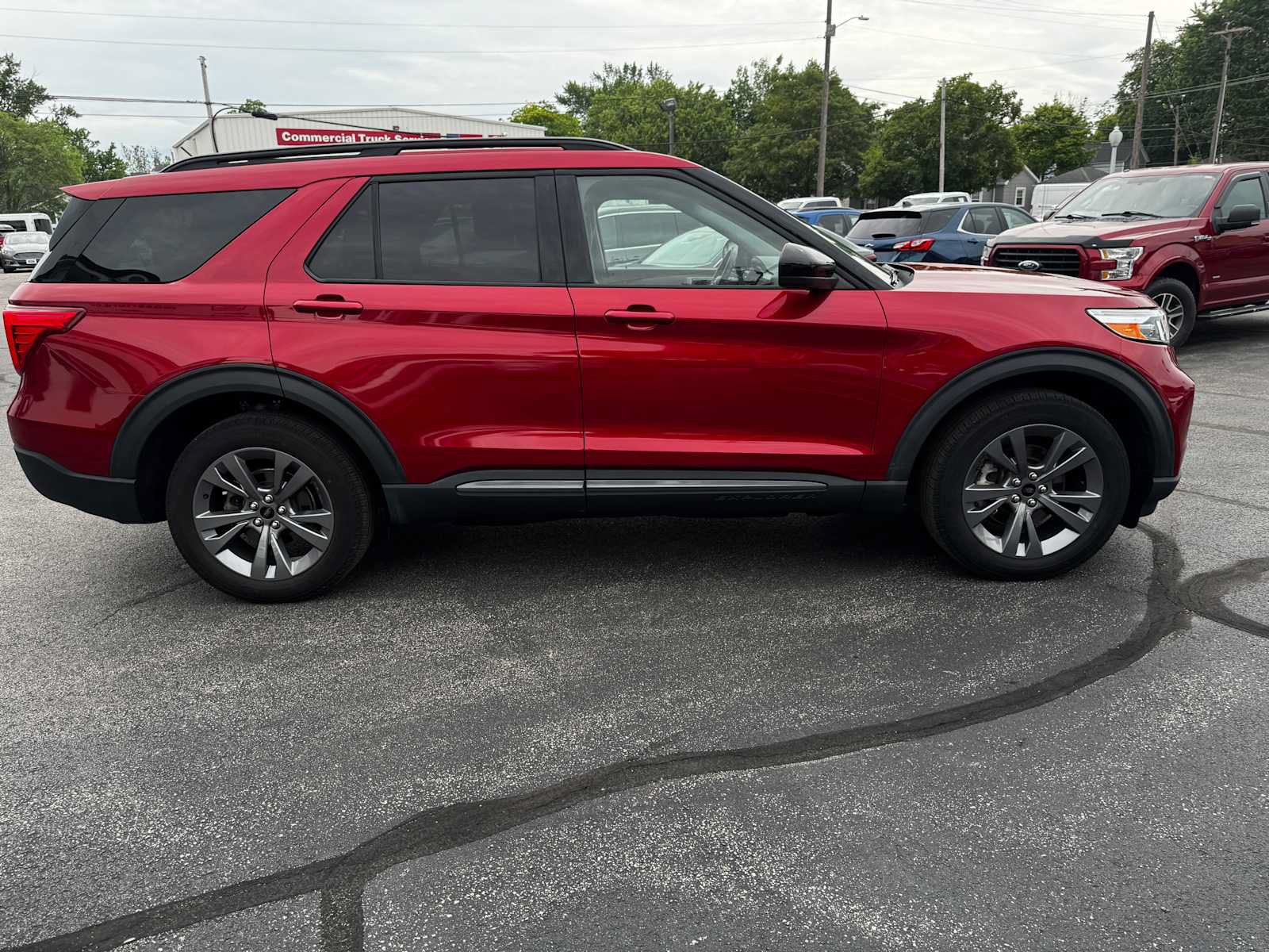 Used 2022 Ford Explorer XLT w/ Equipment Group 202A AWD/4WD image 12