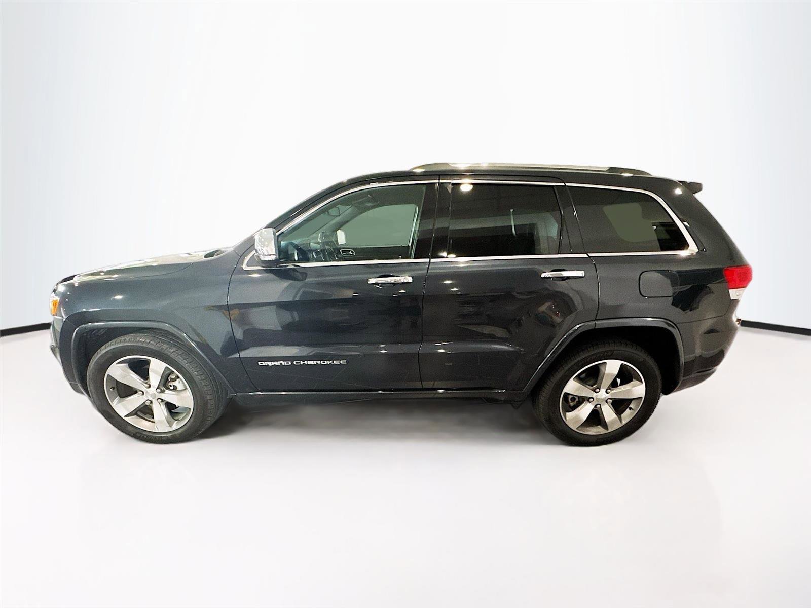 Used 2014 Jeep Grand Cherokee Overland w/ Advanced Technology Group RWD image 2