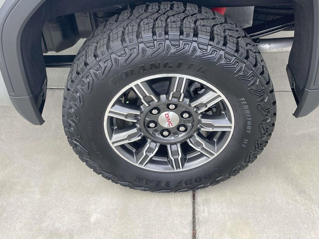 Used 2025 GMC Sierra 1500 AT4 AWD/4WD image 9