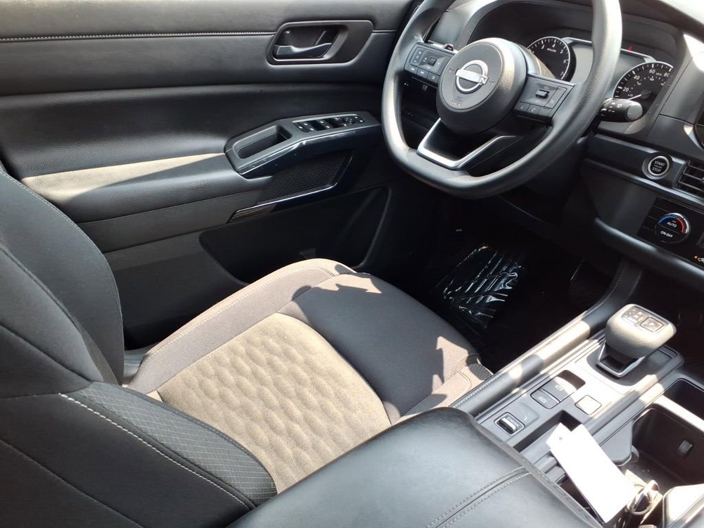 Used 2024 Nissan Pathfinder S FWD image 9
