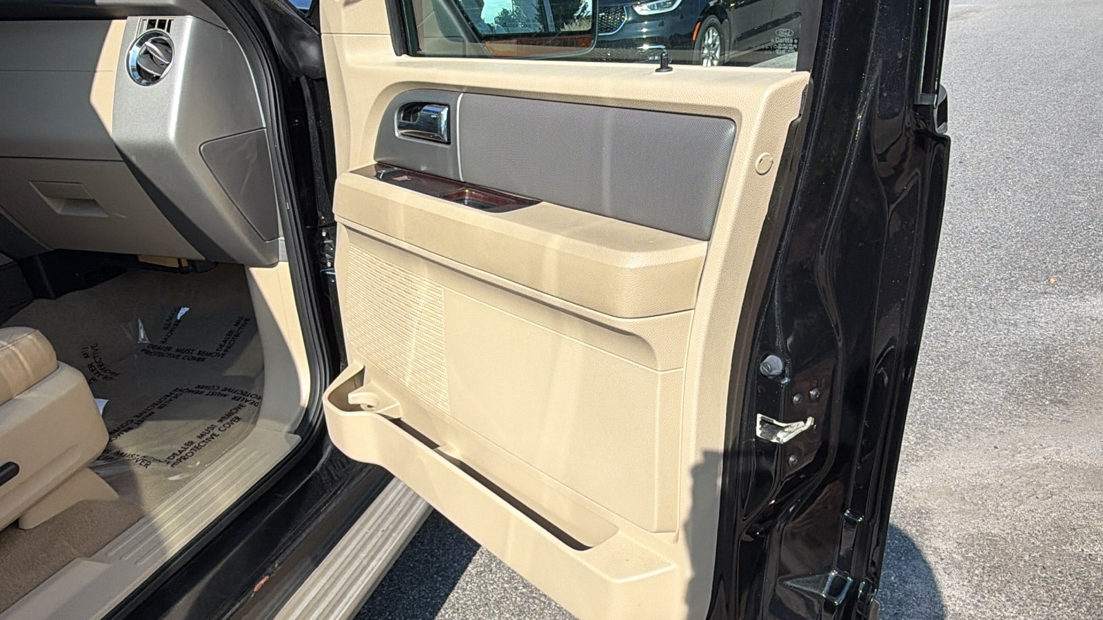 Used 2014 Ford Expedition EL XLT w/ Equipment Group 202A AWD/4WD image 18