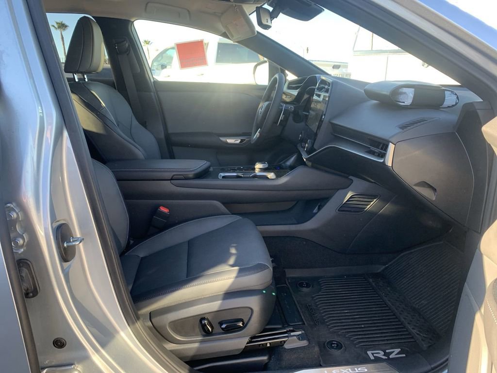 Used 2025 Lexus RZ 300e image 26