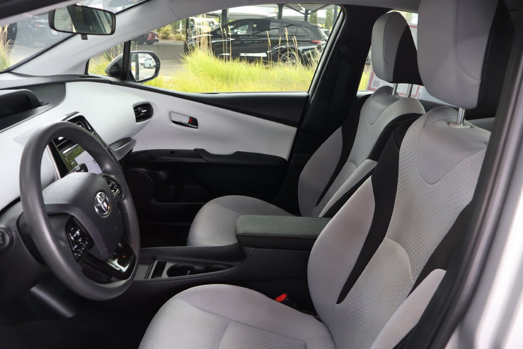 Certified 2020 Toyota Prius LE AWD/4WD image 6