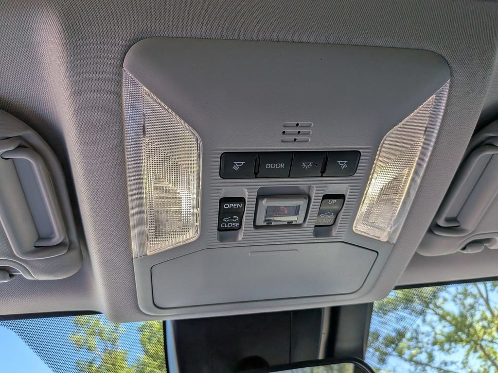 Used 2022 Toyota RAV4 XLE w/ Convenience Package AWD/4WD image 15