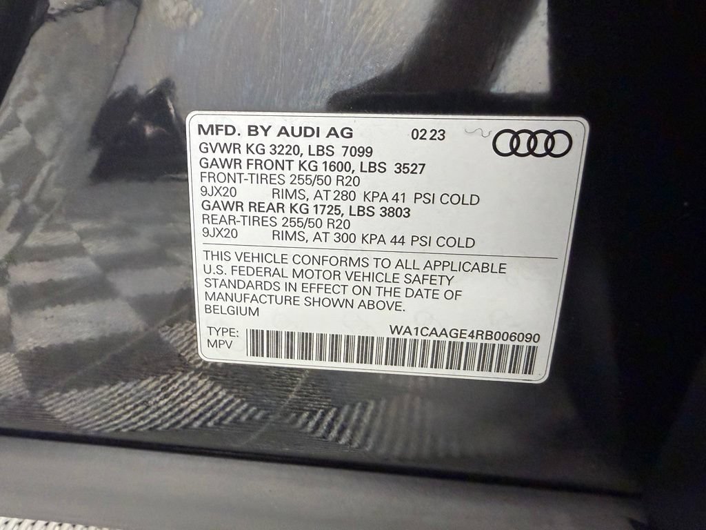 Used 2024 Audi Q8 e-tron Premium Plus w/ Premium Plus Package AWD/4WD image 34