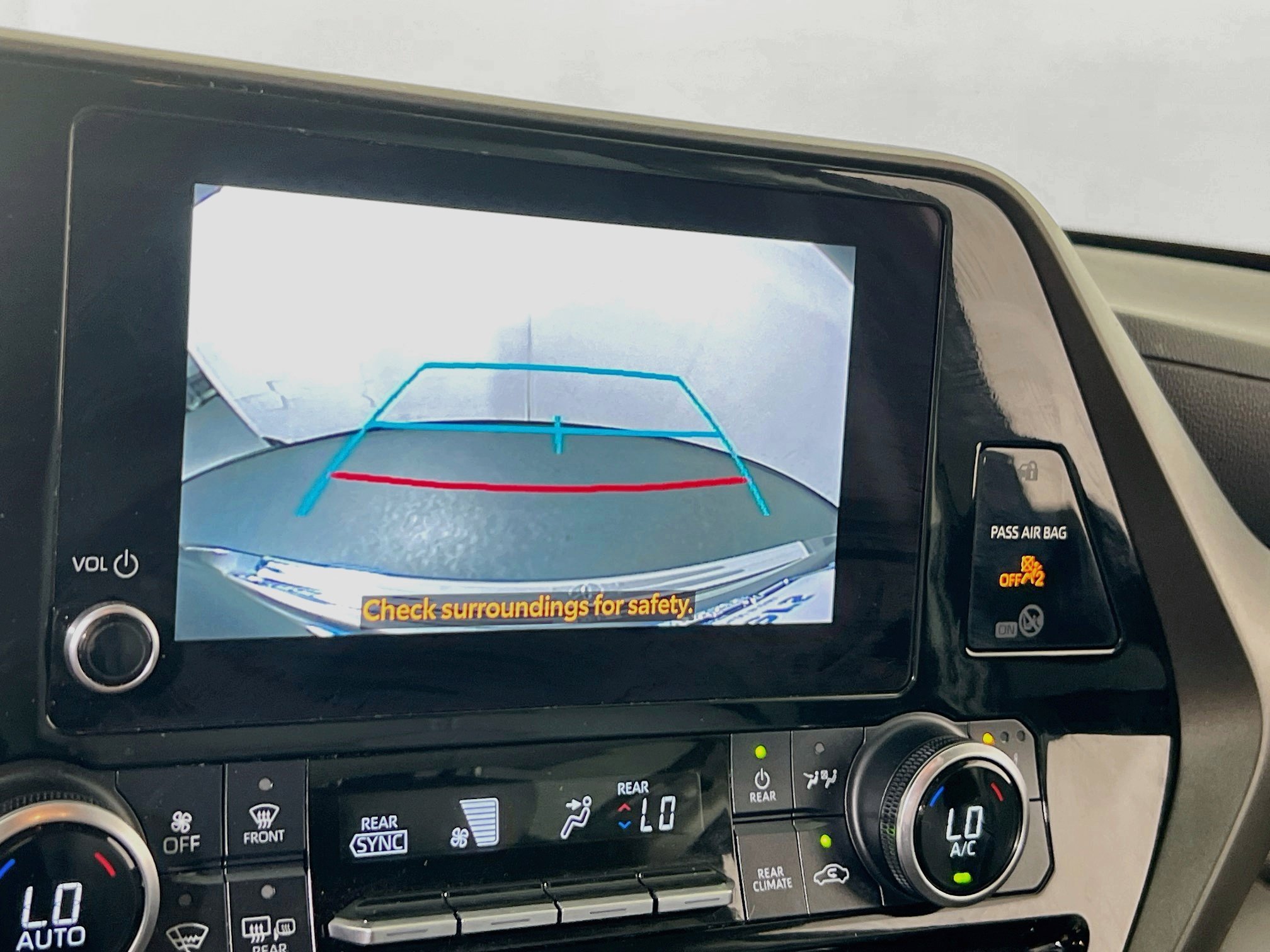 Used 2023 Toyota Highlander XLE AWD/4WD image 14