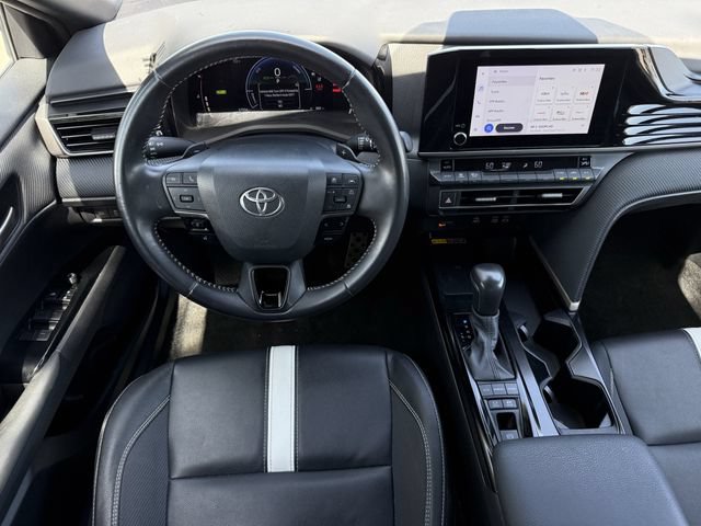 Used 2025 Toyota Camry SE FWD image 12